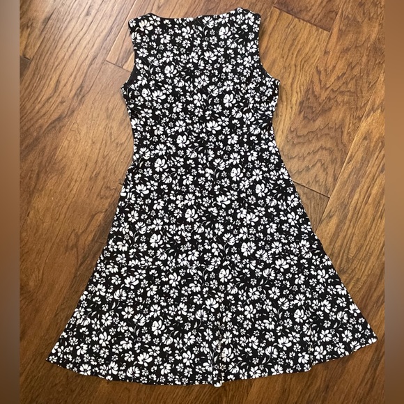 Karl Lagerfeld floral black white v-neck lined midi dress size 4 - Picture 8 of 8